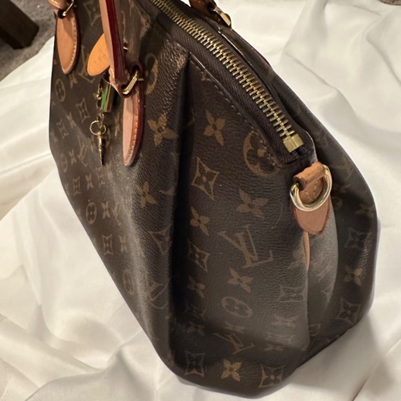 Louis Vuitton Rivoli MM - Picture 2 of 8